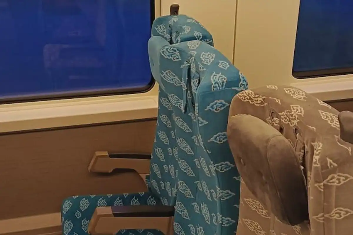 Bantal Kereta Cepat Whoosh Kenyamanan Untuk Perjalanan